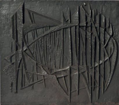 P. LORIOT
Plaque de cheminée en fonte à patine...