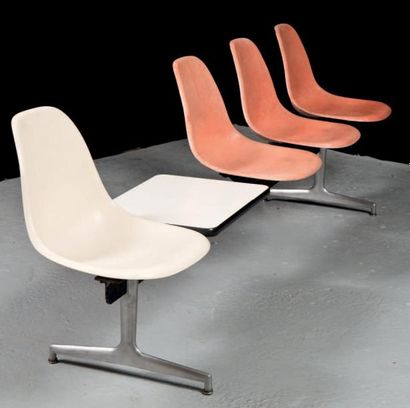 Charles (1907-1978) & Ray (1912-1988) EAMES
Banquette...
