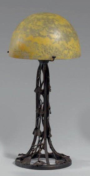 Edgar BRANDT (1880-1960) et DAUM
Lampe de...