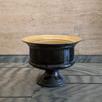 Large Medici-shaped bowl in shaded dark brown...
