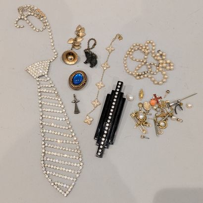 Petit lot de bijoux fantaisie.
