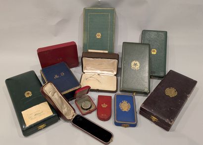 Ensemble d'écrins à décoration ou médailles,...