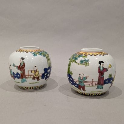 China, 20th century. Pair of porcelain vases,...