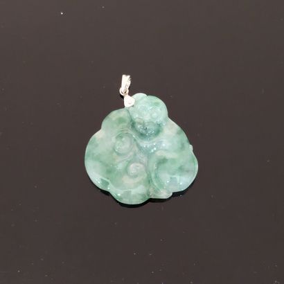 Pendentif polylobé en jade sculpté d'une...