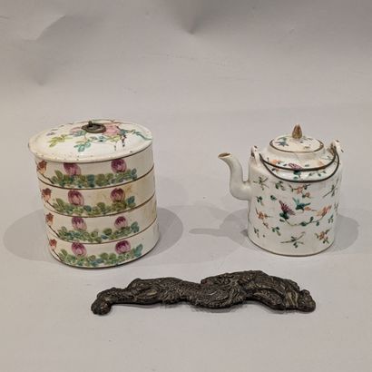 Porcelaines de la Chine : - boîte à quatre...