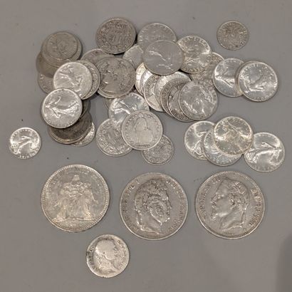 Quatre pièces en argent : - cinq francs....