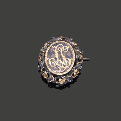 Broche ovale en argent (925) et or jaune...