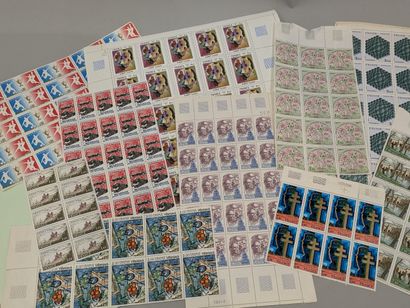 Ensemble de timbres. Tous pays, oblitérés...