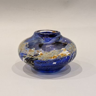 Travail moderne. Vase à panse aplatie en...