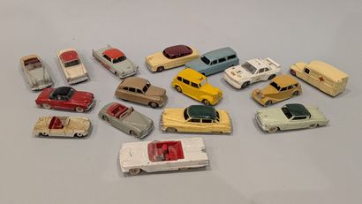 Ensemble de voitures miniatures de marque...