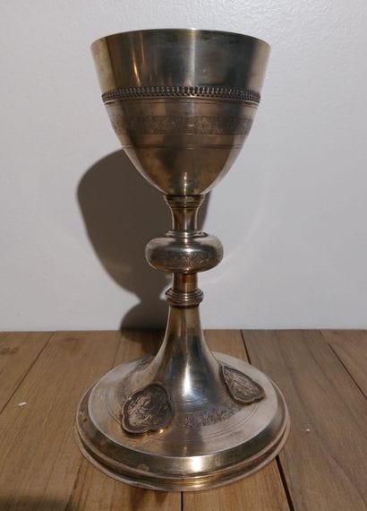 Calice et sa patène en argent anciennement...