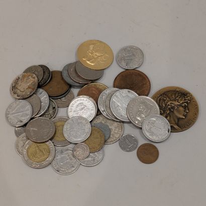 Petit lot de monnaies démonétisées.