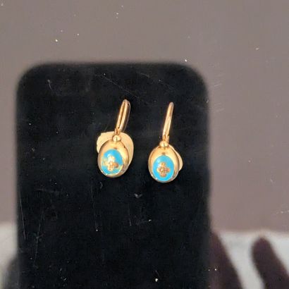 Paire de dormeuses en or jaune 18K (750),...