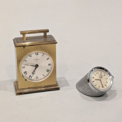 Set: - round clock in brushed metal, with...