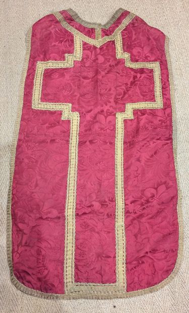 Polychrome damask cape decorated with knotted...