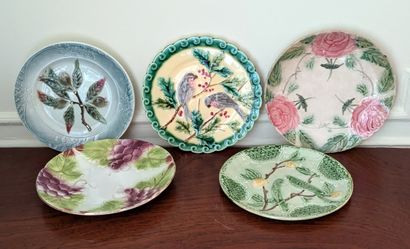 Ensemble d'assiettes en faïence barbotine...