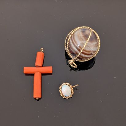 Pendentif boule d'agate dans une monture...
