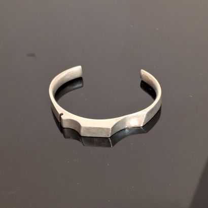 PUIFORCAT. Bracelet jonc ouvert en argent...