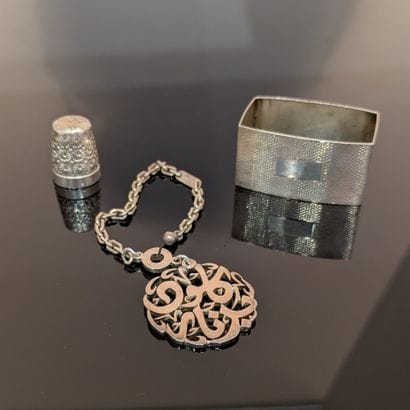Argent (800) : - porte-clé en argent, retenant...