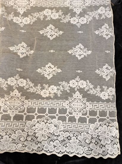Large net lace blind, decorated with flowers...