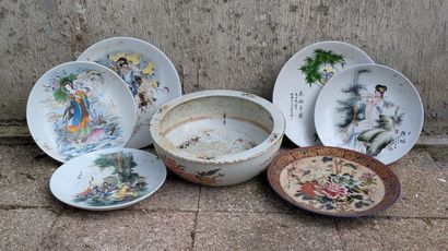 Set of six large porcelain dishes and a basin...