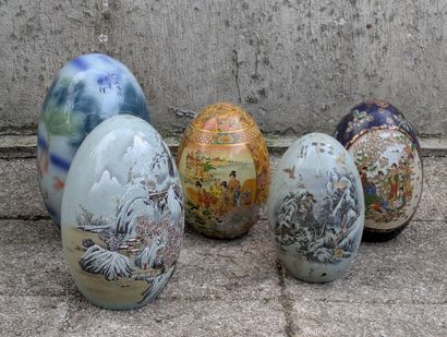 Five egg-shaped porcelain pieces decorated...