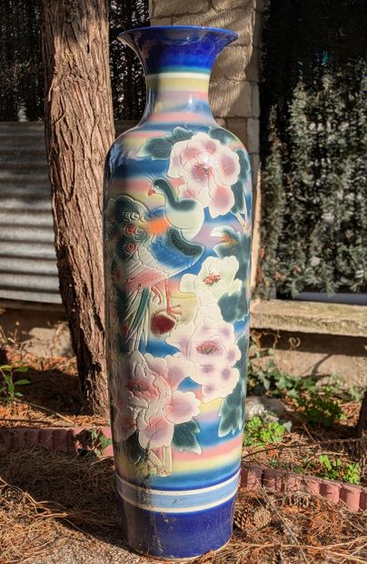 Large porcelain baluster vase decorated in...