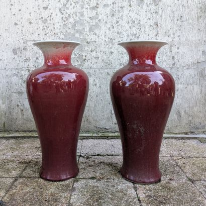 Paire de grands vases balustre à col cornet,...