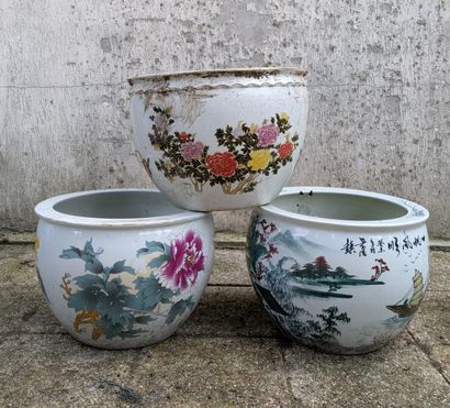 Ensemble de trois bassins en porcelaine à...