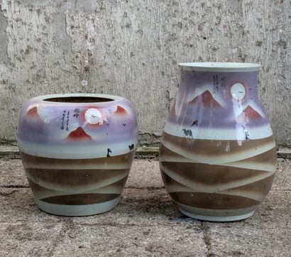 Vase de forme balustre et vase ovoïde en...