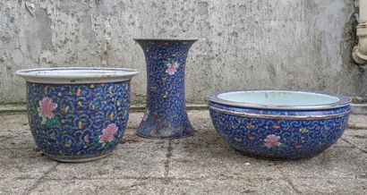Set of two porcelain basins and the stand...