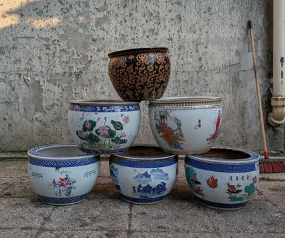 Ensemble de six bassins en porcelaine ou...