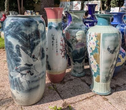 Ensemble de quatre vases en porcelaine :...