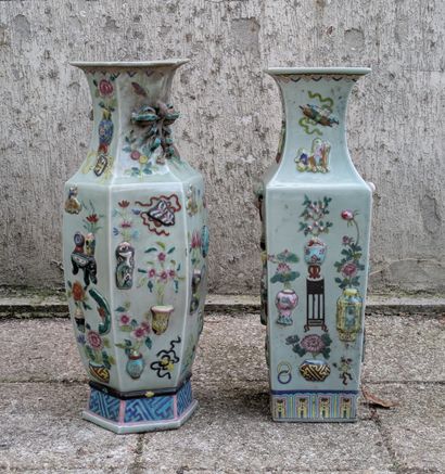 Deux vases balustre, l'un hexagonal, l'autre...