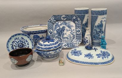 China, 20th century. Porcelain set decorated...