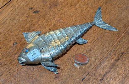 Poisson articulé en argent (800), les yeux...