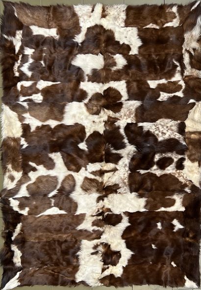 *Tapis en patchwork de peau de vache blanc...