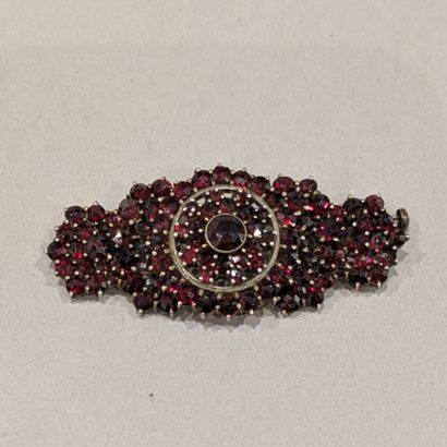 *Broche plaque à monture en argent (800),...