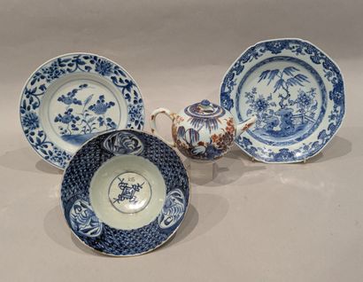 China, 19th century. Porcelain bowl with...
