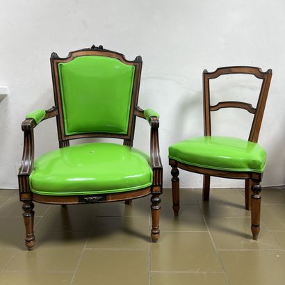 *Suite de sept chaises et un fauteuil en...