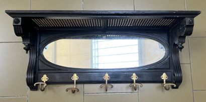 *Porte-manteaux en bois noirci mouluré, les...