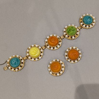 CASTELCLIFF. Half-set in gilded metal, white...