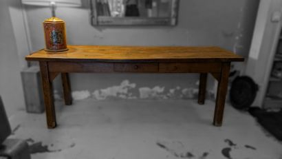 *Table rustique en bois fruitier, le plateau...