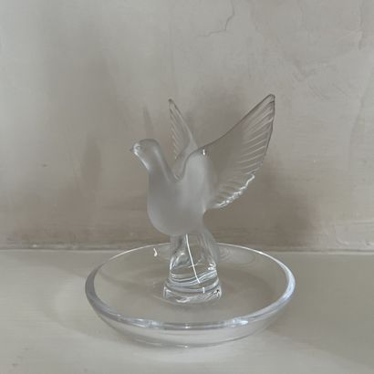 LALIQUE France. Baguier with dove in molded...