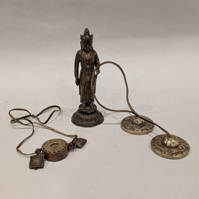 Tibet. Set: - boddhisattva in bronze with...