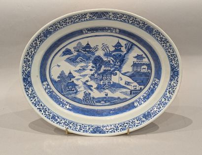 China, 19th century. Large oval porcelain...