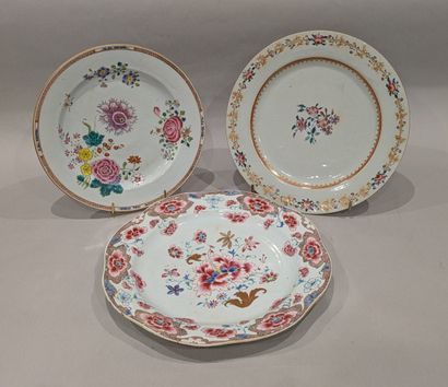 China. Three round porcelain dishes decorated...