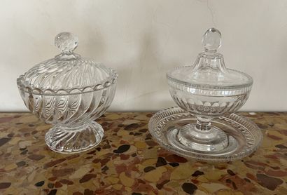 BACCARAT. Covered sugar bowl in crystal with...