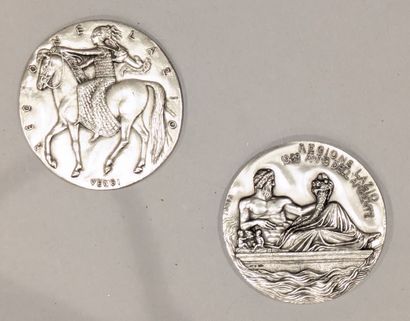Italie. Deux médailles en argent (800) du...