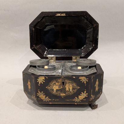 Lacquer cut-edge tea caddy with Chinese gilded...